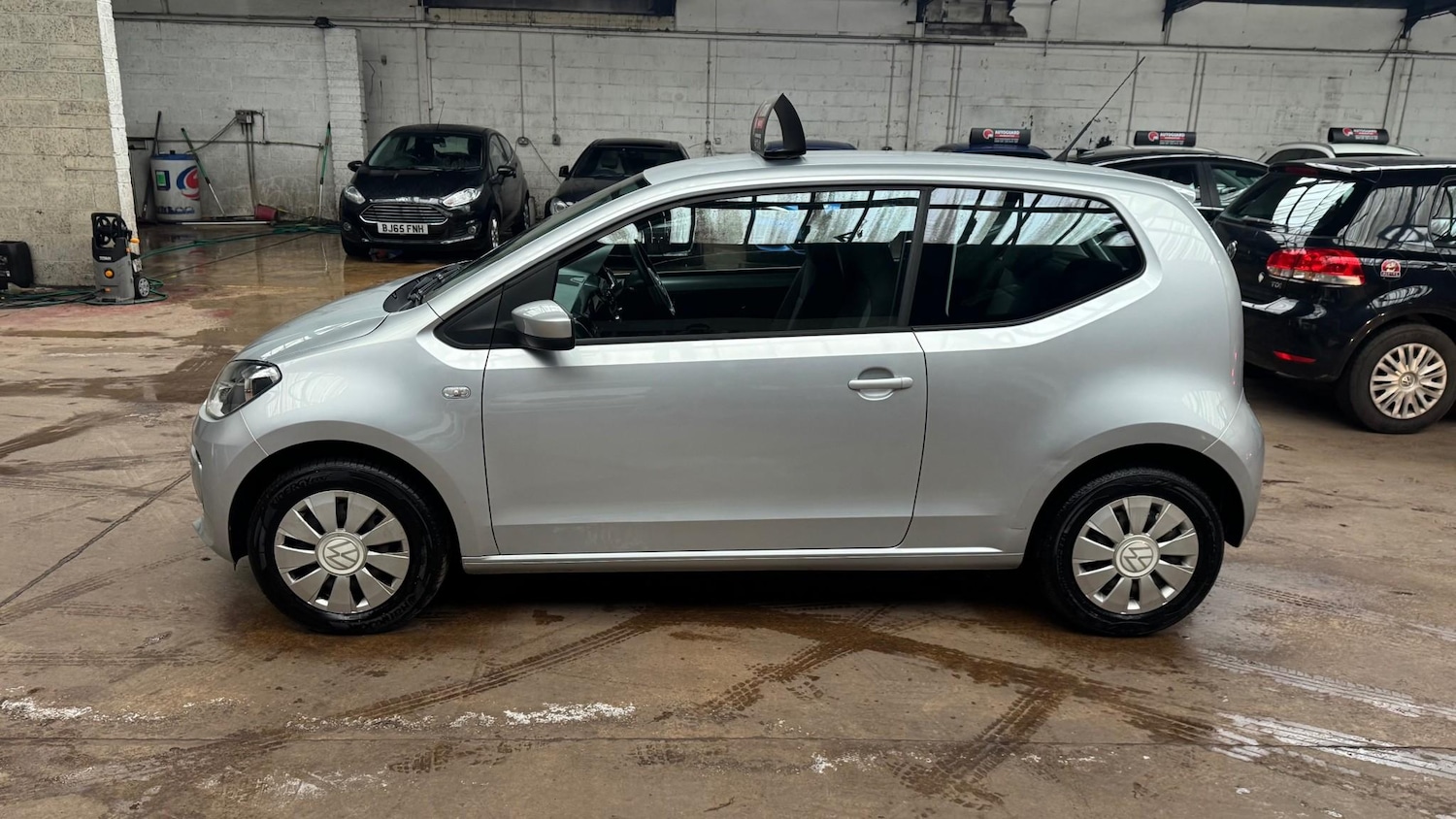Used Volkswagen up! 2013 for sale - 77563627: Photo 2