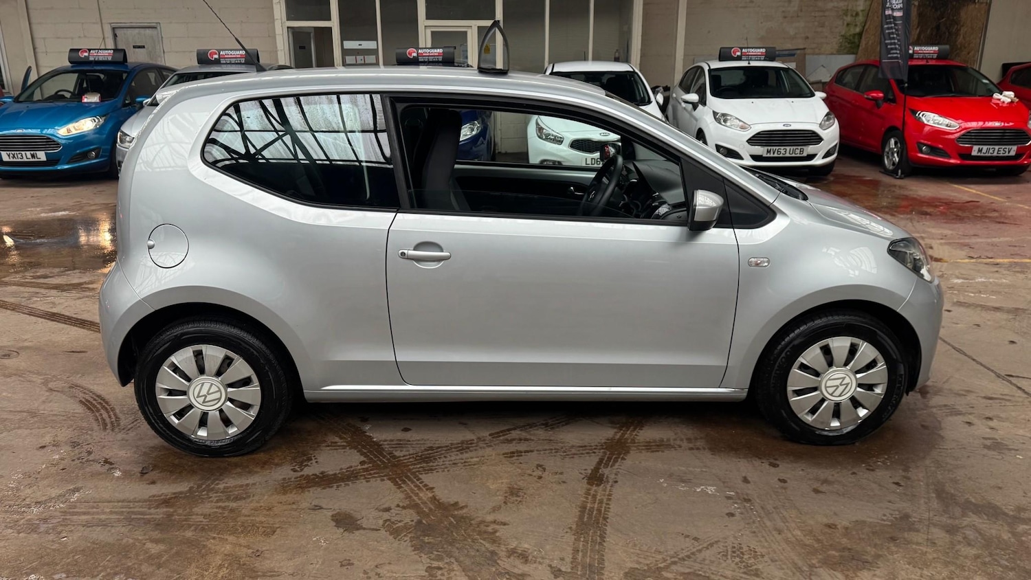 Used Volkswagen up! 2013 for sale - 77563627: Photo 8