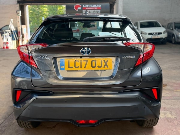 Used Toyota C-HR 2017 for sale - 76118108: Photo 2