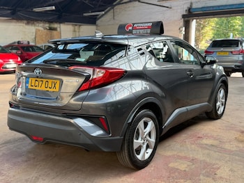 Used Toyota C-HR 2017 for sale - 76118108: Photo 3