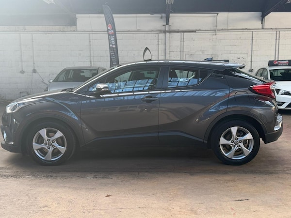 Used Toyota C-HR 2017 for sale - 76118108: Photo 4
