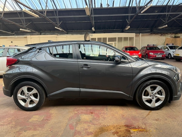 Used Toyota C-HR 2017 for sale - 76118108: Photo 8