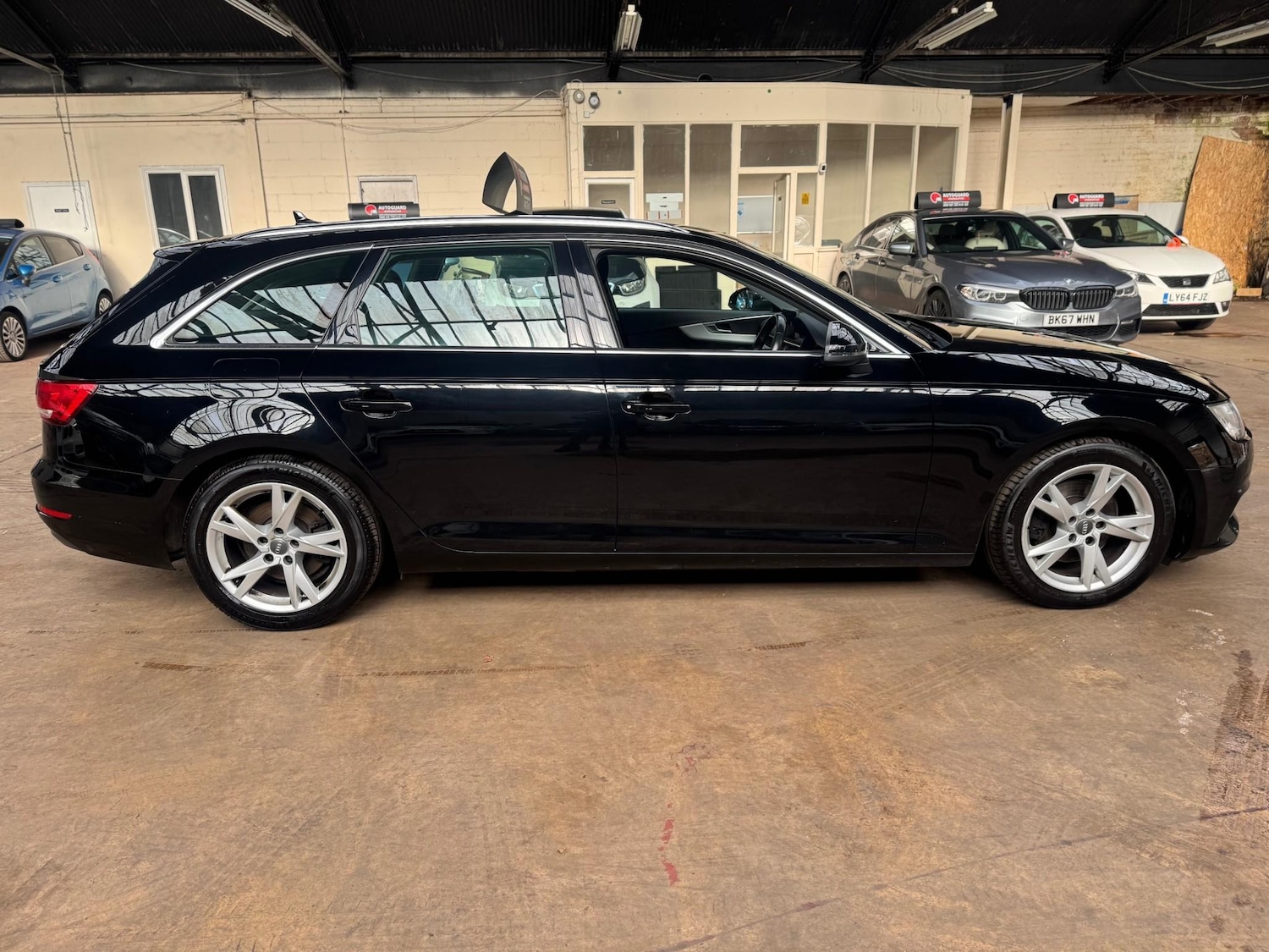 Used Audi A4 2017 for sale - 76508595: Photo 2