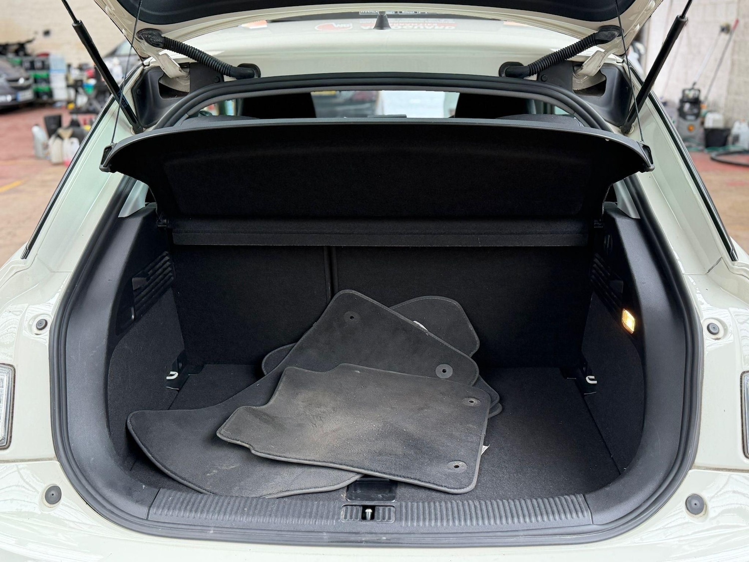 Used Audi A1 2010 for sale - 76653787: Photo 13