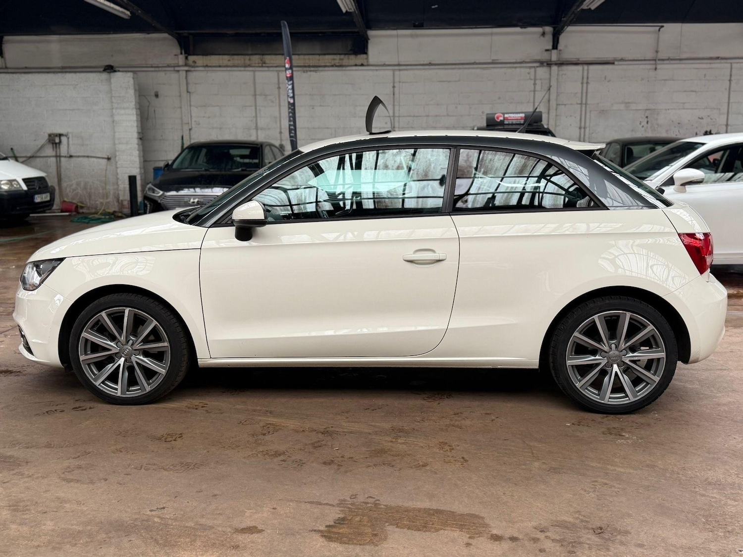 Used Audi A1 2010 for sale - 76653787: Photo 6