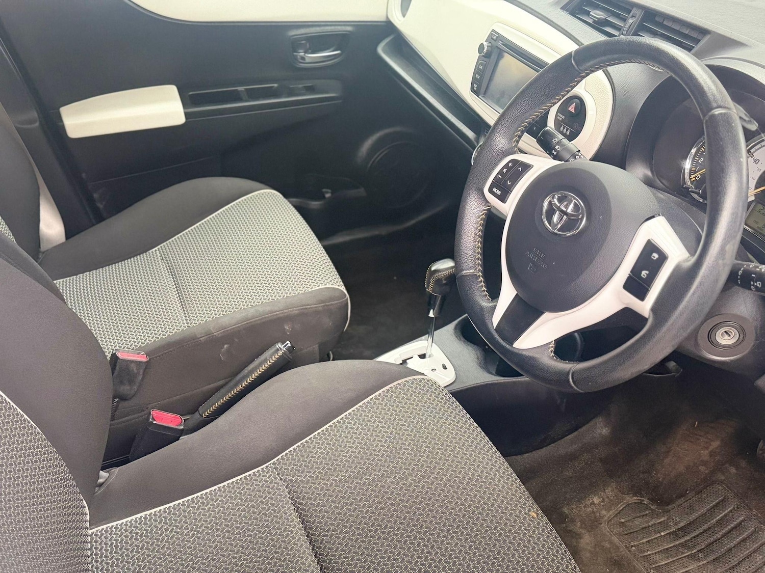 Used Toyota Yaris 2013 for sale - 77890707: Photo 12