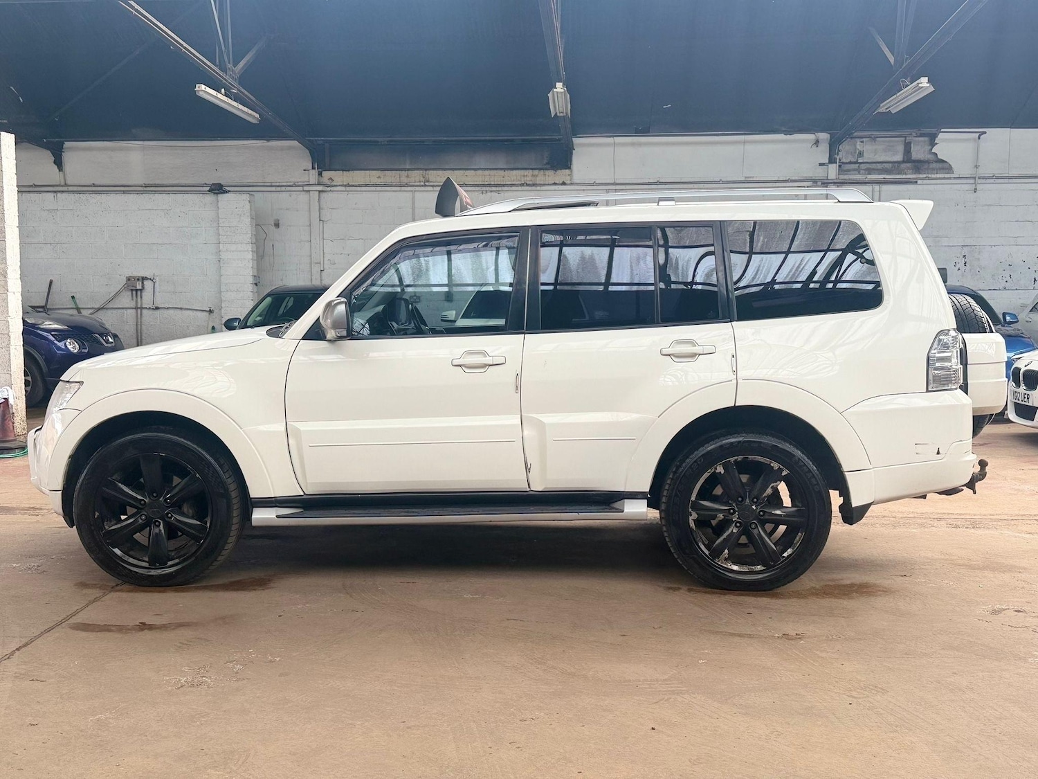 Used Mitsubishi Shogun 2011 for sale - 77890696: Photo 5