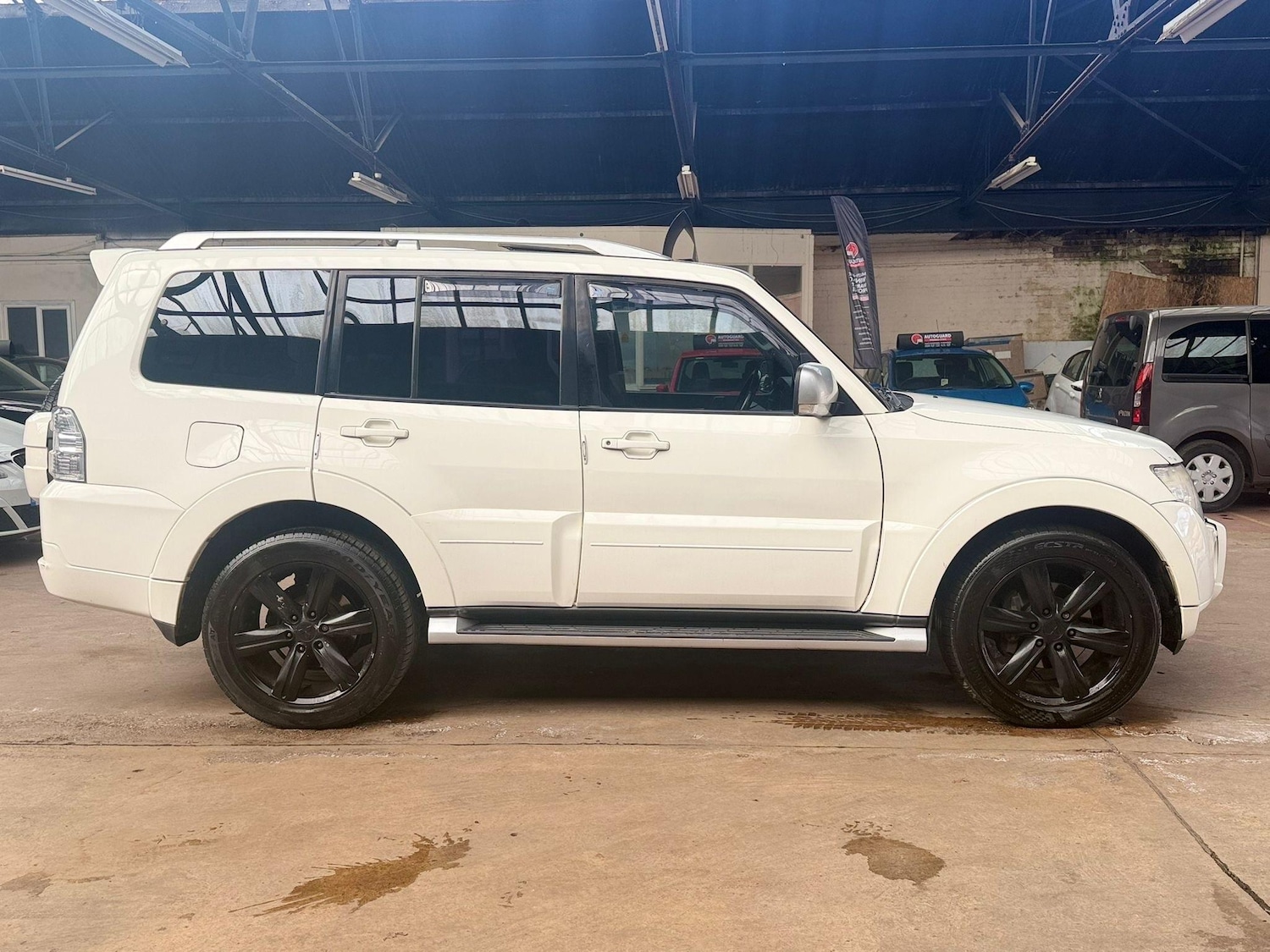 Used Mitsubishi Shogun 2011 for sale - 77890696: Photo 6