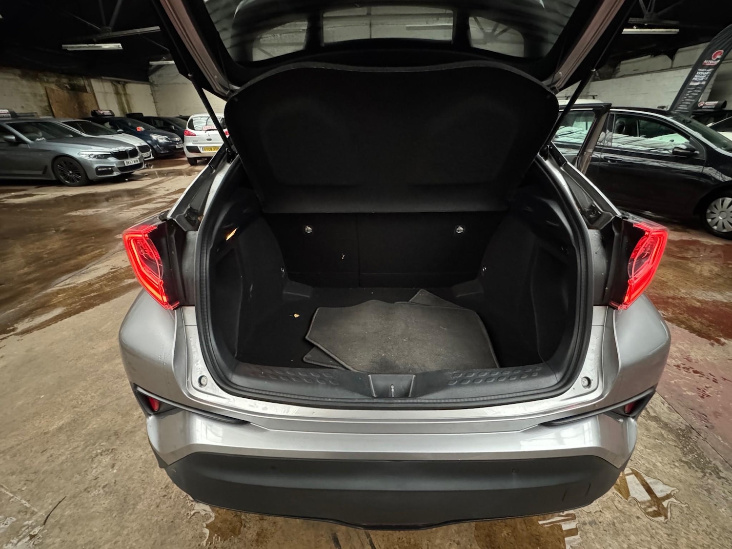 Used Toyota C-HR 2017 for sale - 76616690: Photo 10