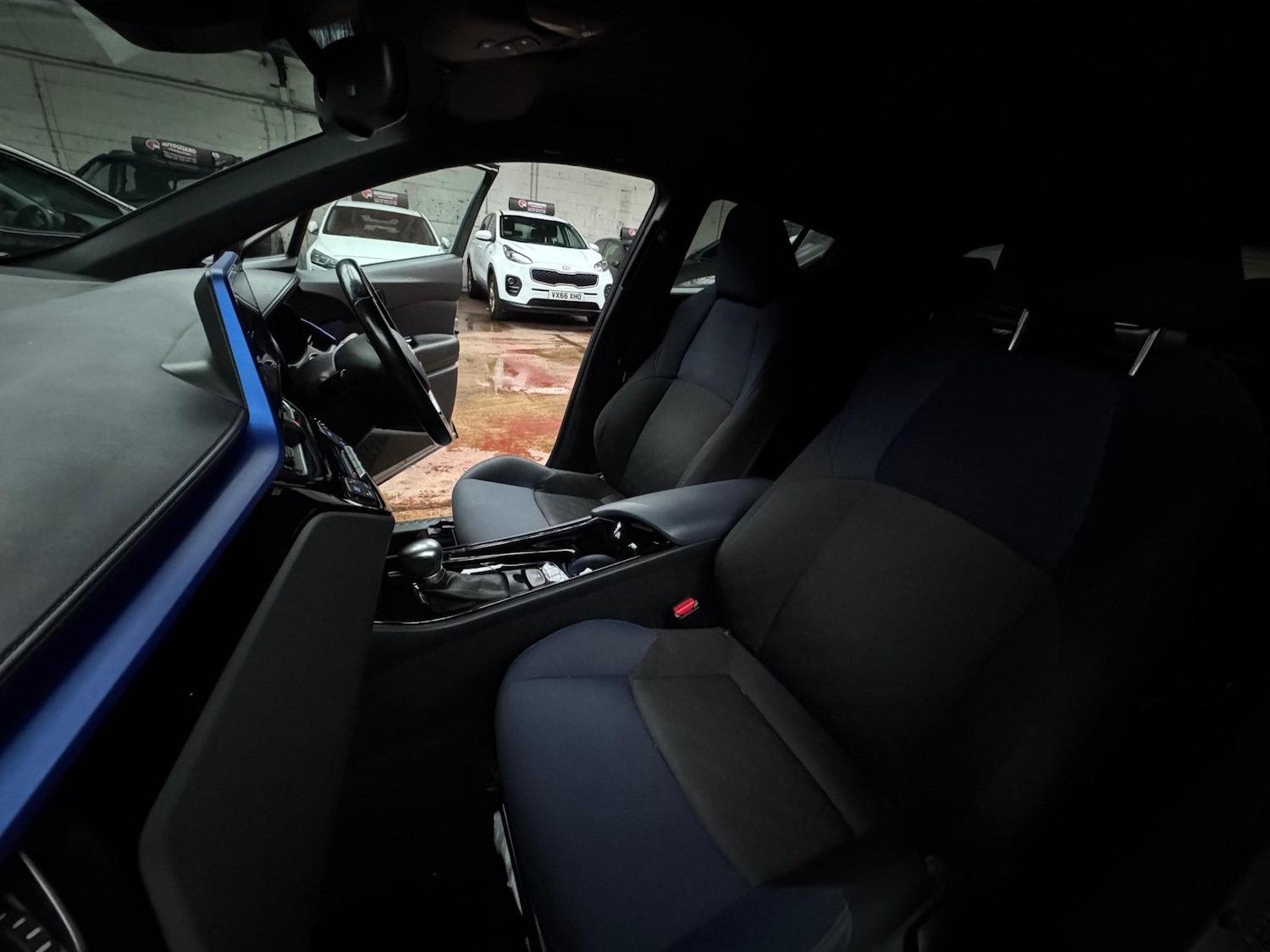 Used Toyota C-HR 2017 for sale - 76616690: Photo 12