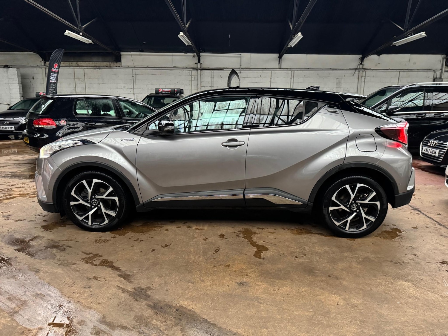 Used Toyota C-HR 2017 for sale - 76616690: Photo 2