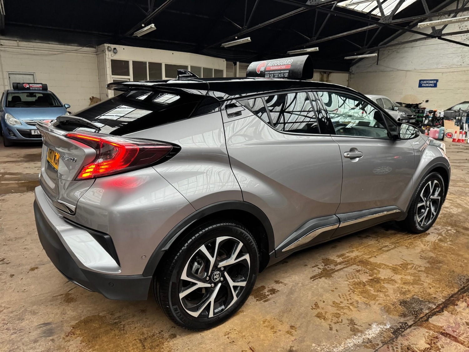 Used Toyota C-HR 2017 for sale - 76616690: Photo 6