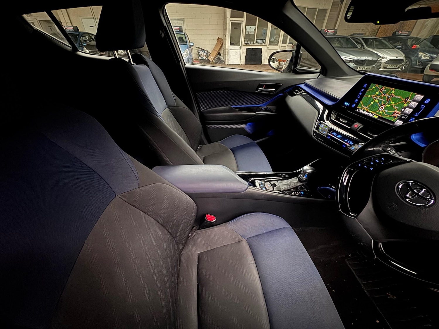 Used Toyota C-HR 2017 for sale - 76616690: Photo 9