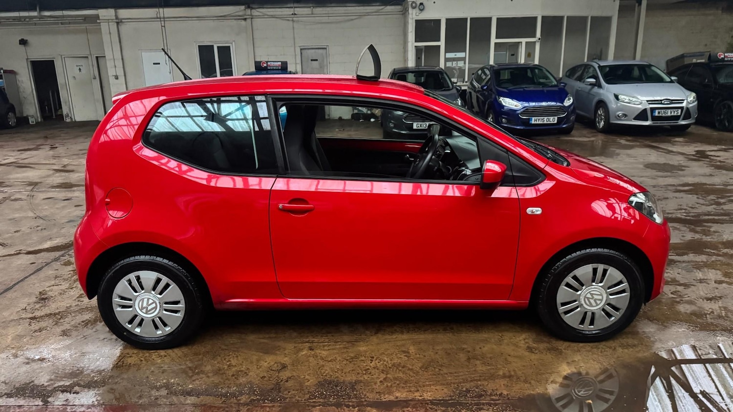 Used Volkswagen up! 2014 for sale - 77470150: Photo 2