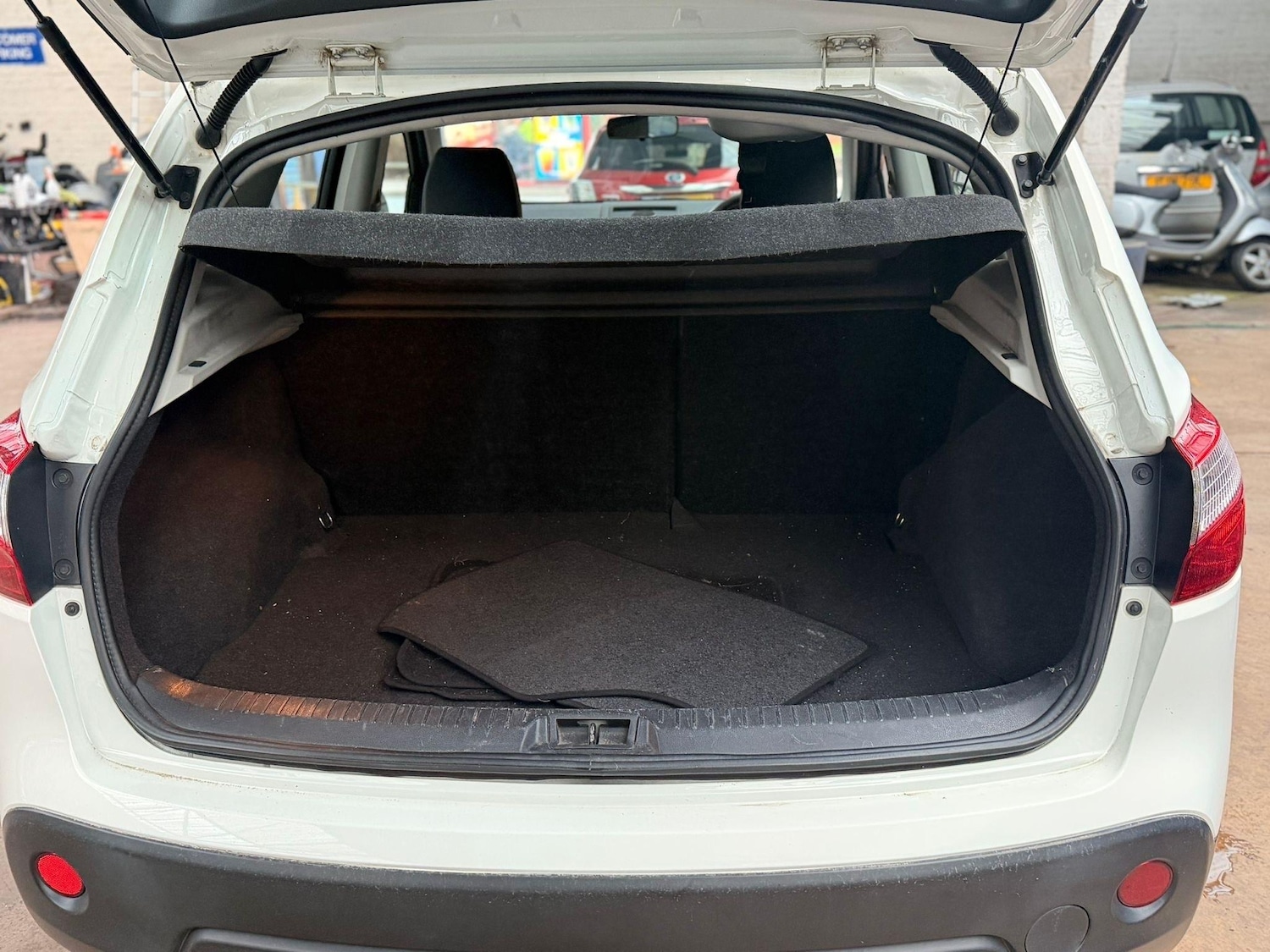 Used Nissan Qashqai 2013 for sale - 77890695: Photo 10