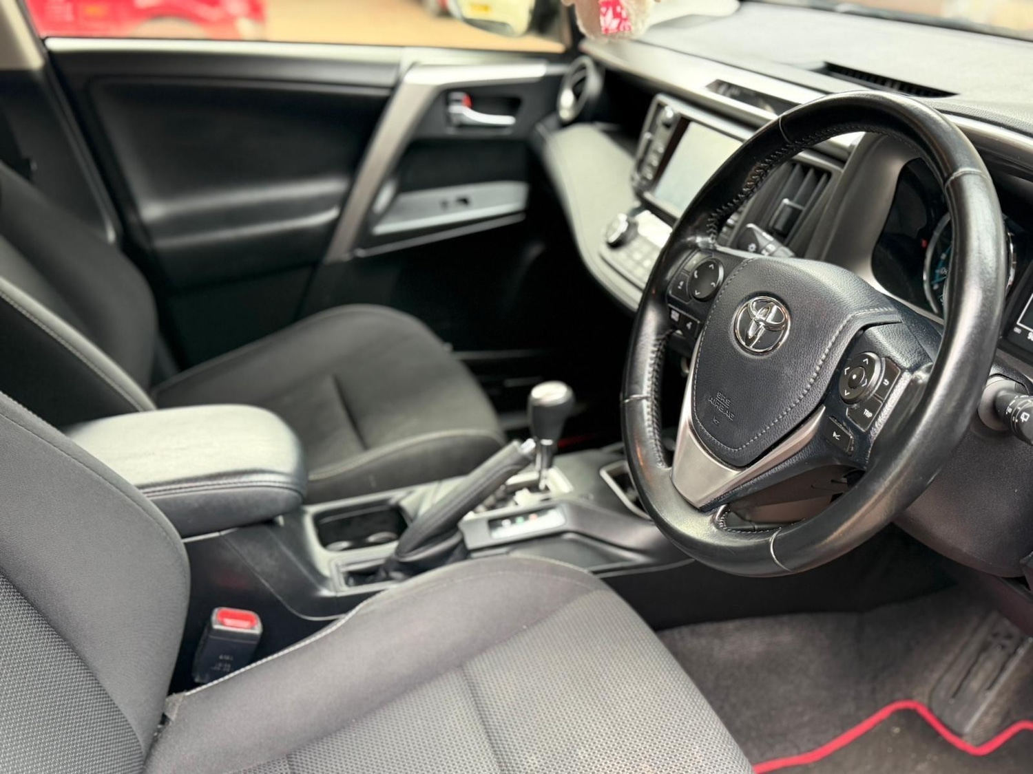 Used Toyota RAV4 2017 for sale - 76092307: Photo 12