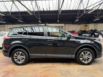 Used Toyota RAV4 2017 for sale - 76092307: Photo 3