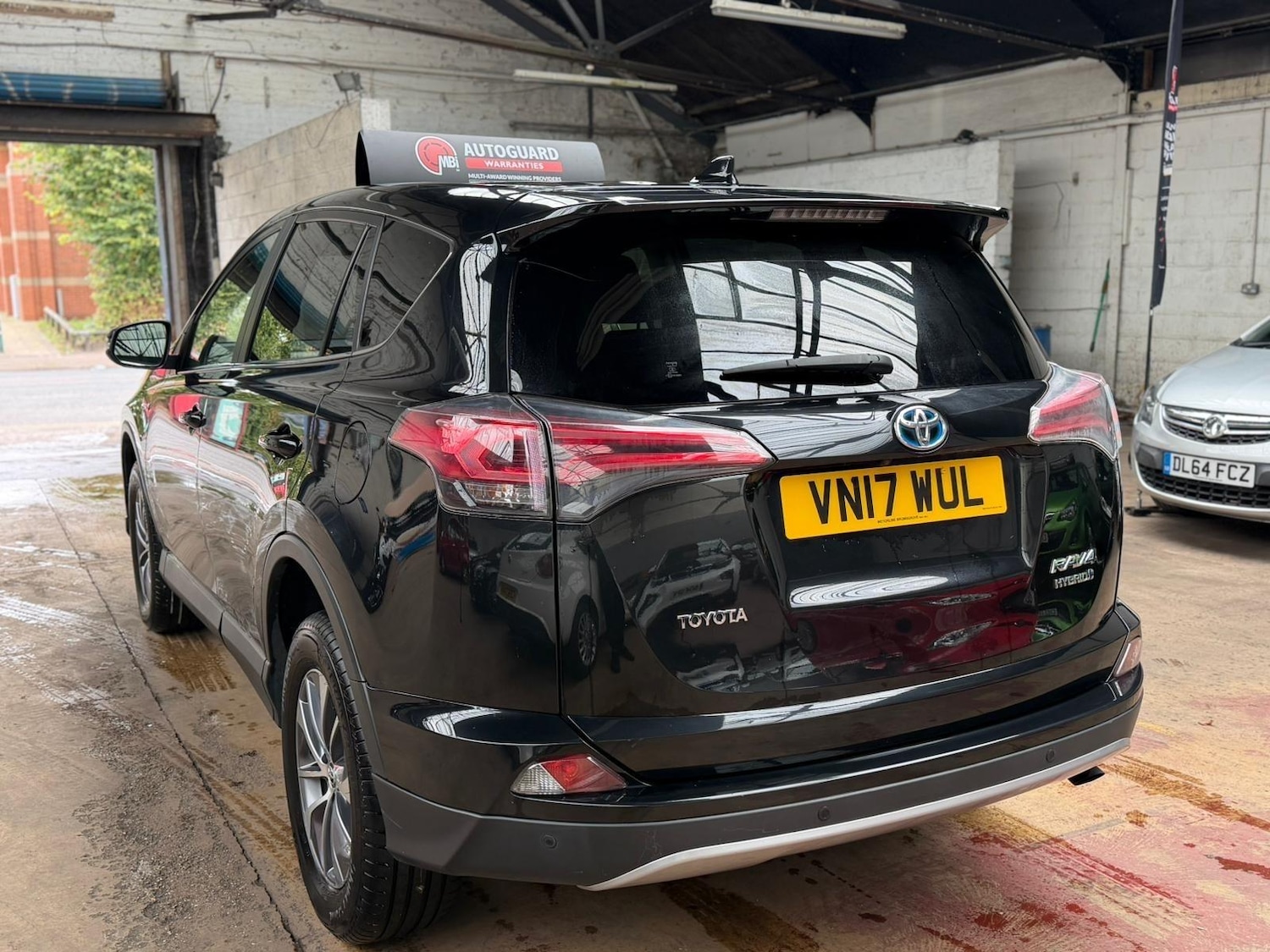 Used Toyota RAV4 2017 for sale - 76092307: Photo 5
