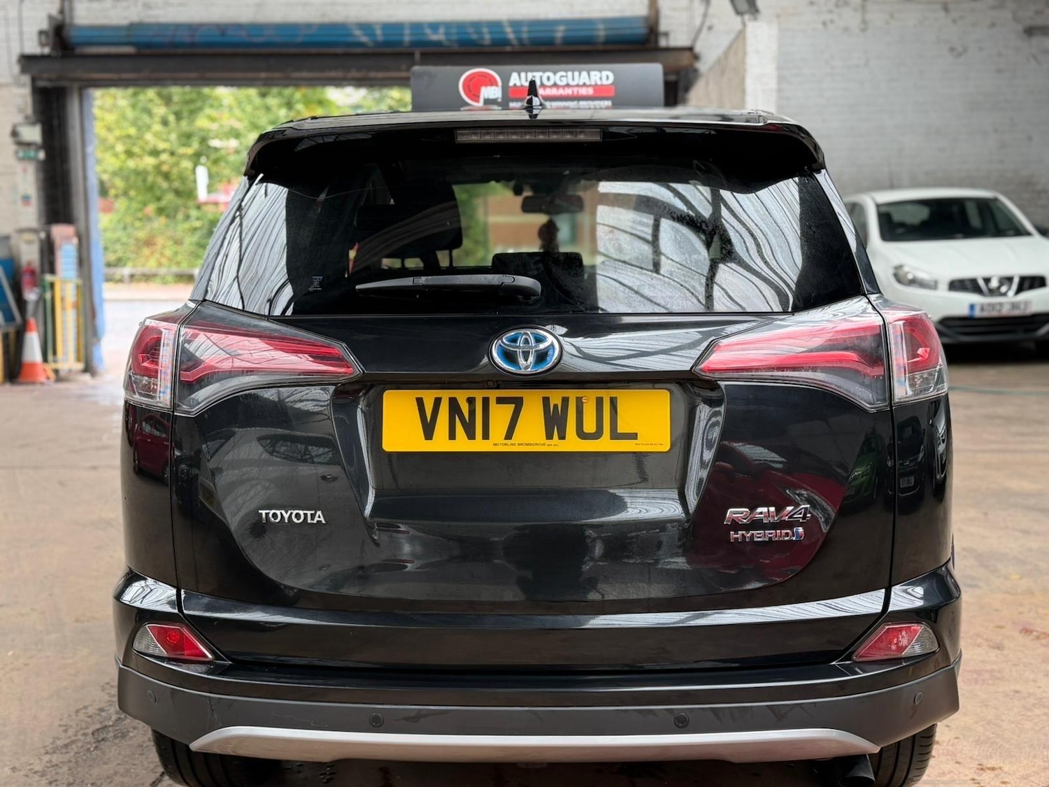 Used Toyota RAV4 2017 for sale - 76092307: Photo 7