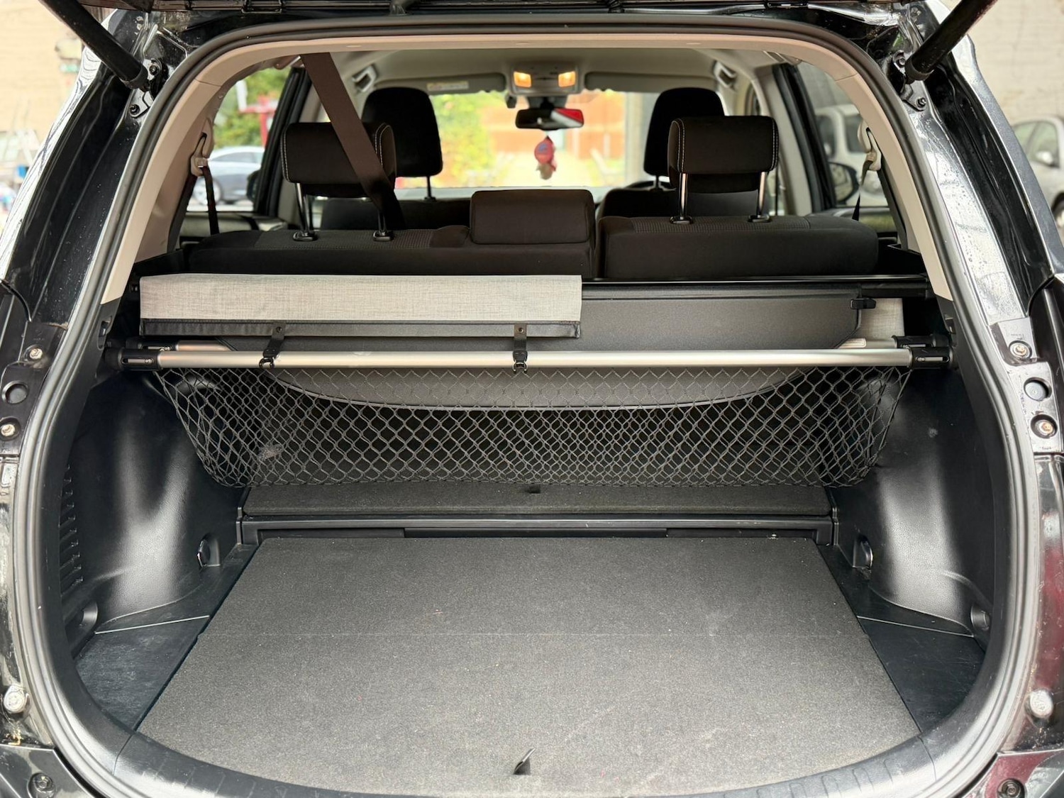 Used Toyota RAV4 2017 for sale - 76092307: Photo 9