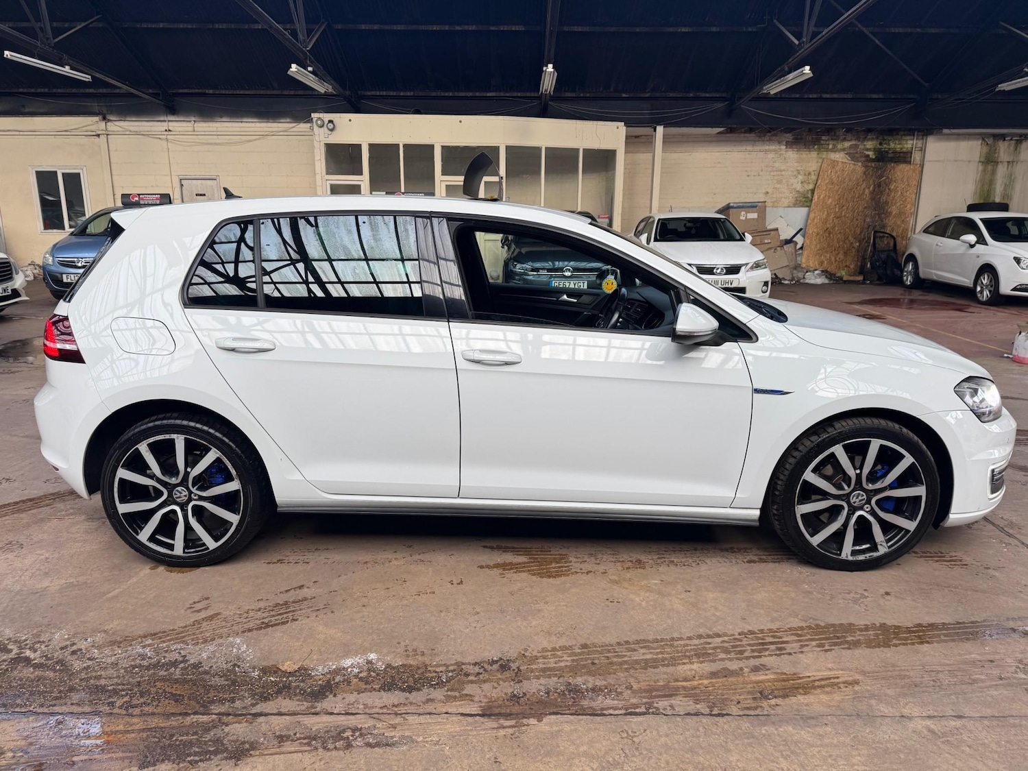 Used Volkswagen Golf 2016 for sale - 76667807: Photo 2