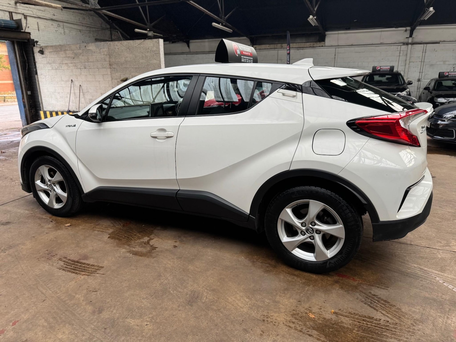 Used Toyota C-HR 2018 for sale - 76539415: Photo 3