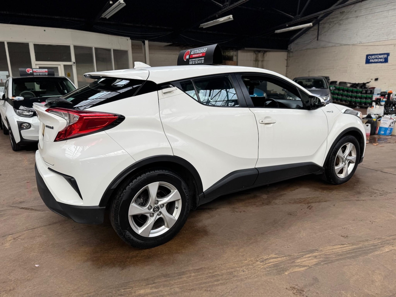 Used Toyota C-HR 2018 for sale - 76539415: Photo 6
