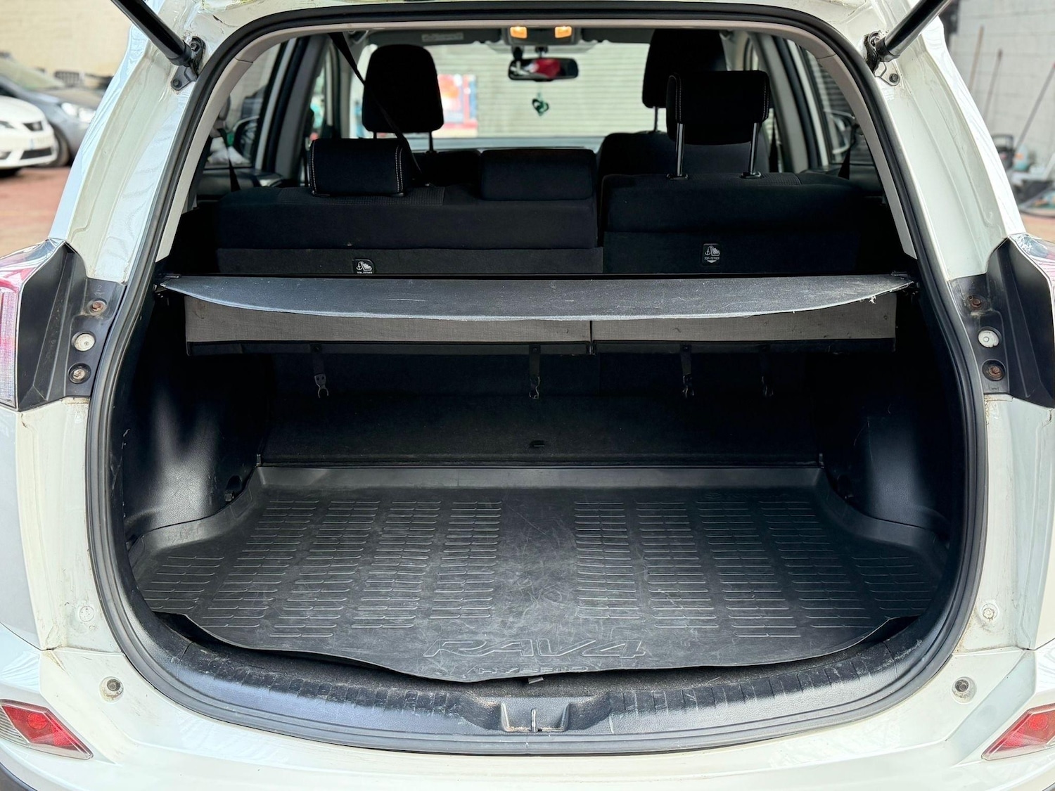 Used Toyota RAV4 2016 for sale - 76690662: Photo 11