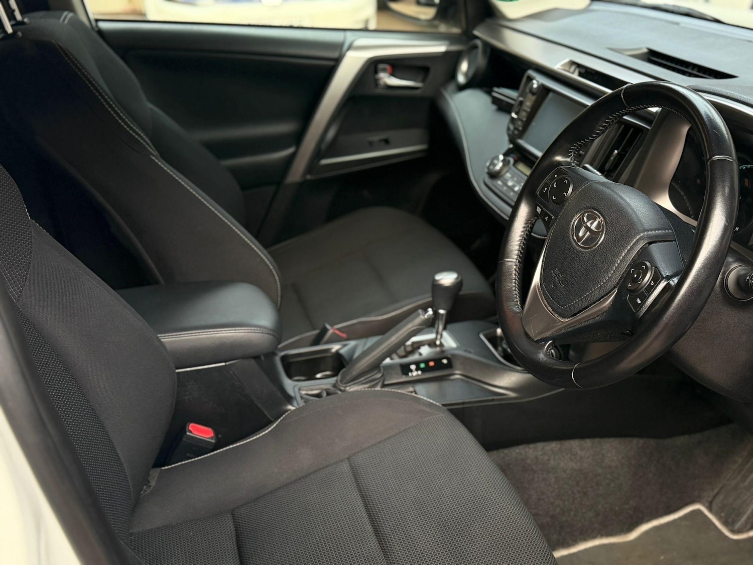 Used Toyota RAV4 2016 for sale - 76690662: Photo 12