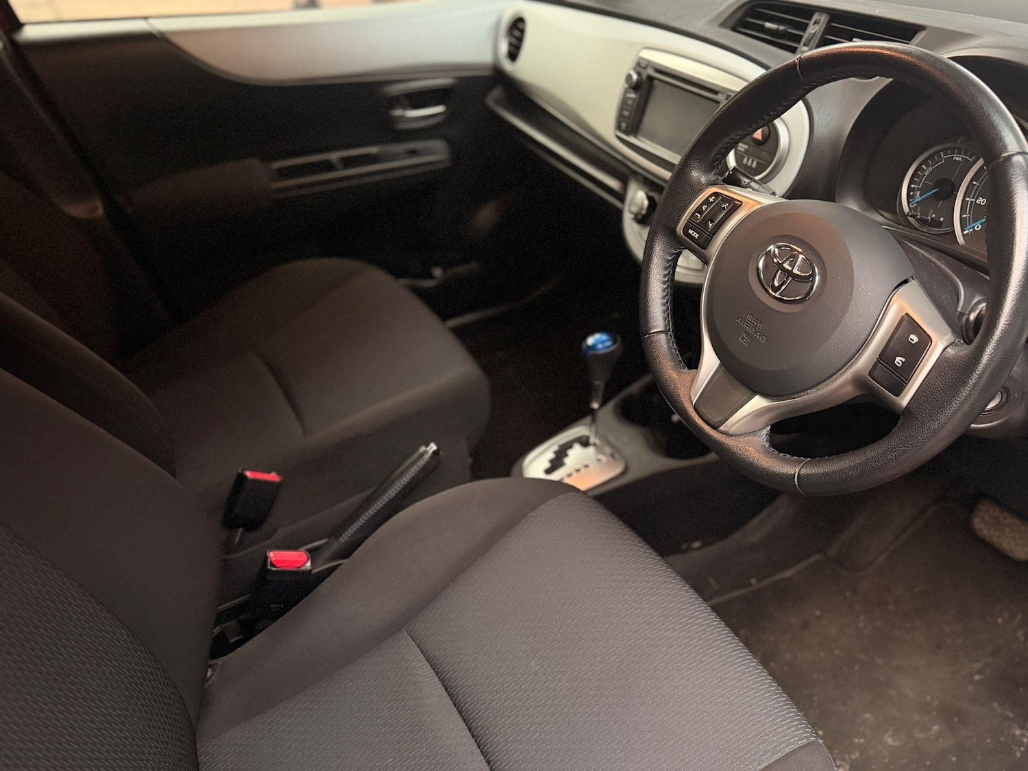 Used Toyota Yaris 2013 for sale - 77890703: Photo 11