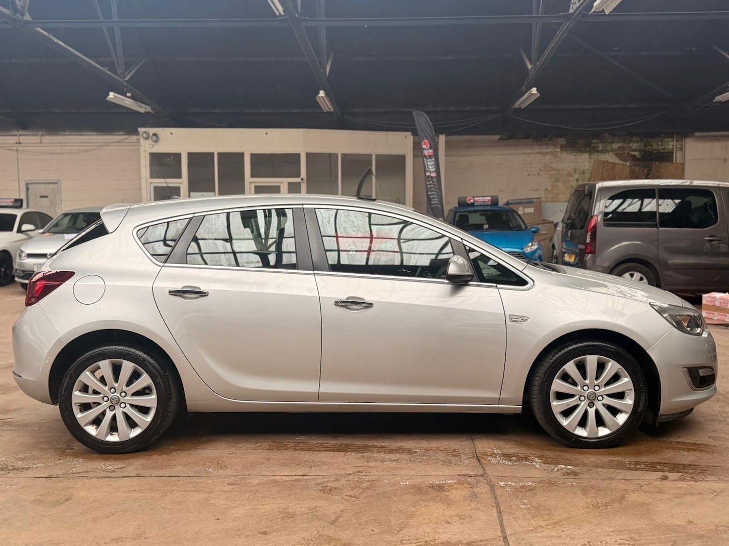 Used Vauxhall Astra 2013 for sale - 77959104: Photo 6