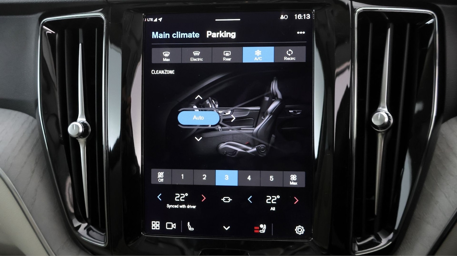 Used Volvo XC60 2024 for sale - 77198716: Photo 12