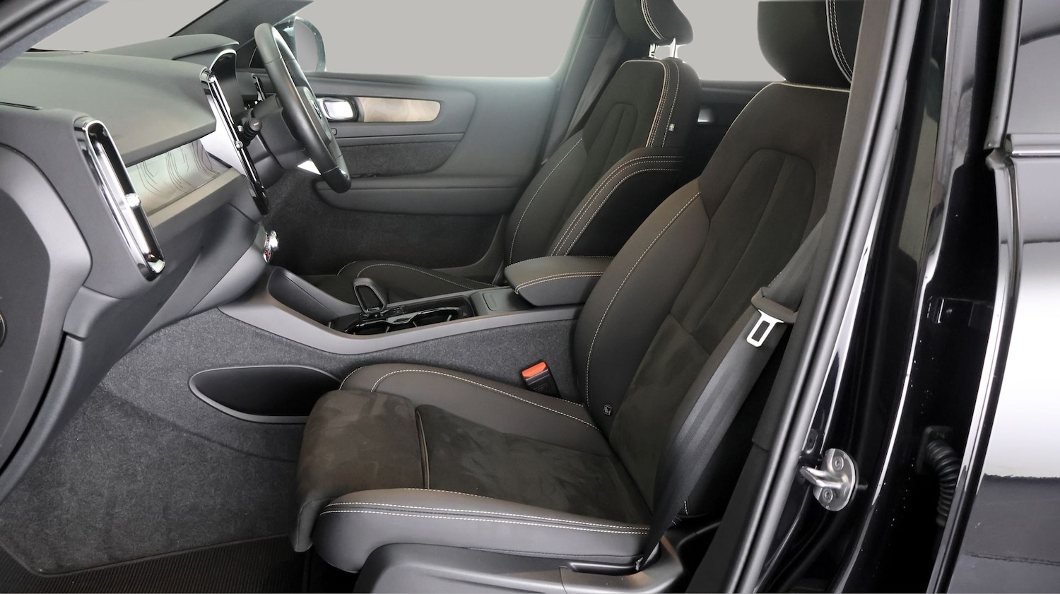 Used Volvo XC40 2024 for sale - 78213744: Photo 13