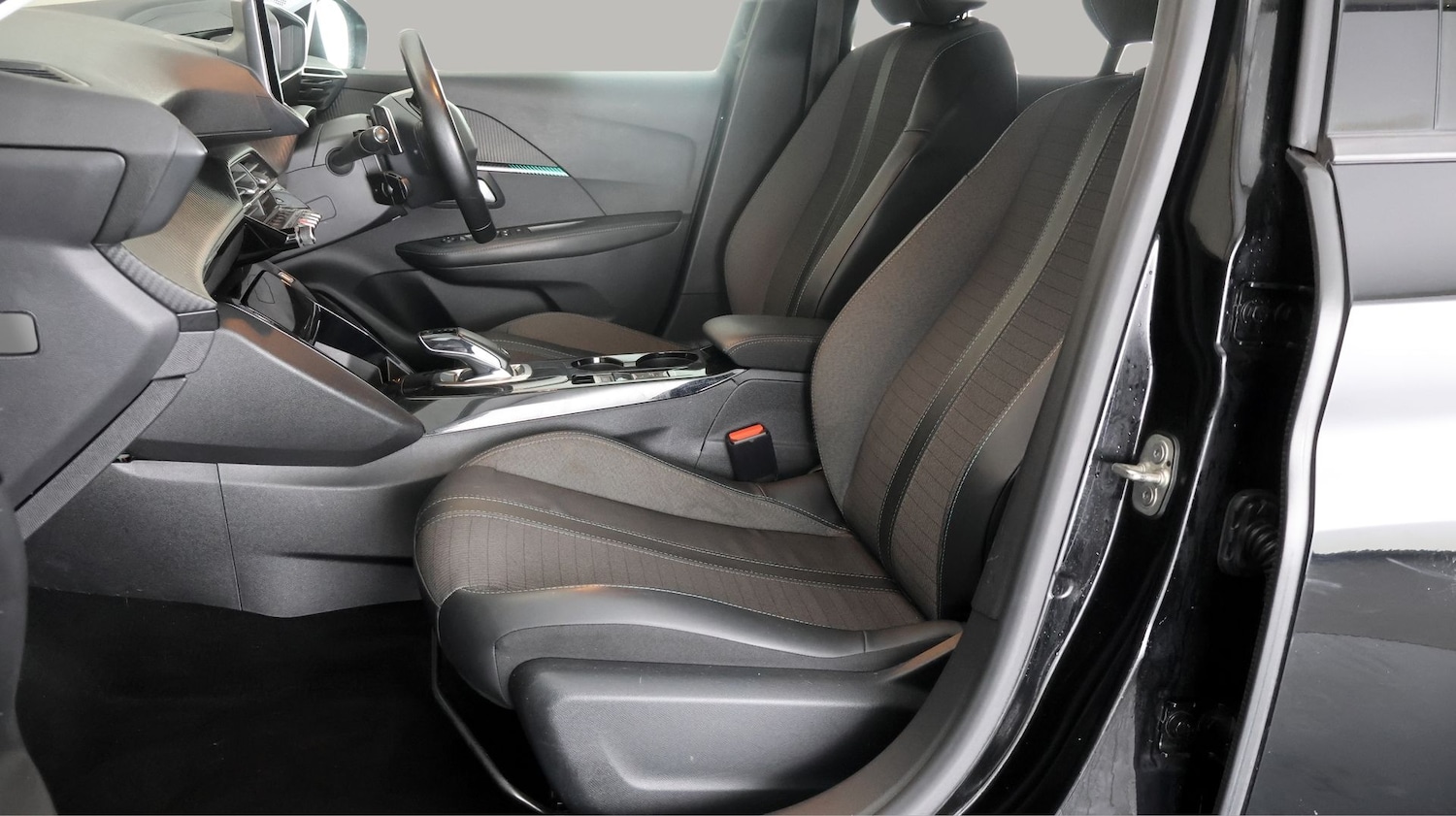 Used Peugeot 208 2021 for sale - 77708504: Photo 14