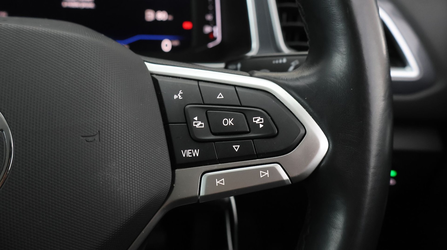 Used Volkswagen T-Roc 2023 for sale - 77536346: Photo 25