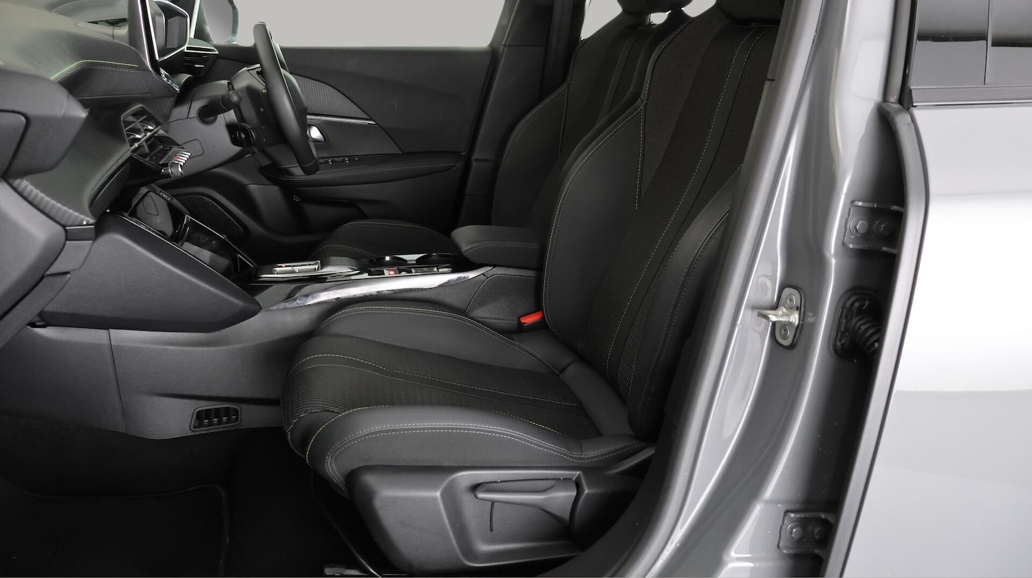 Used Peugeot E-2008 2025 for sale - 76380682: Photo 13