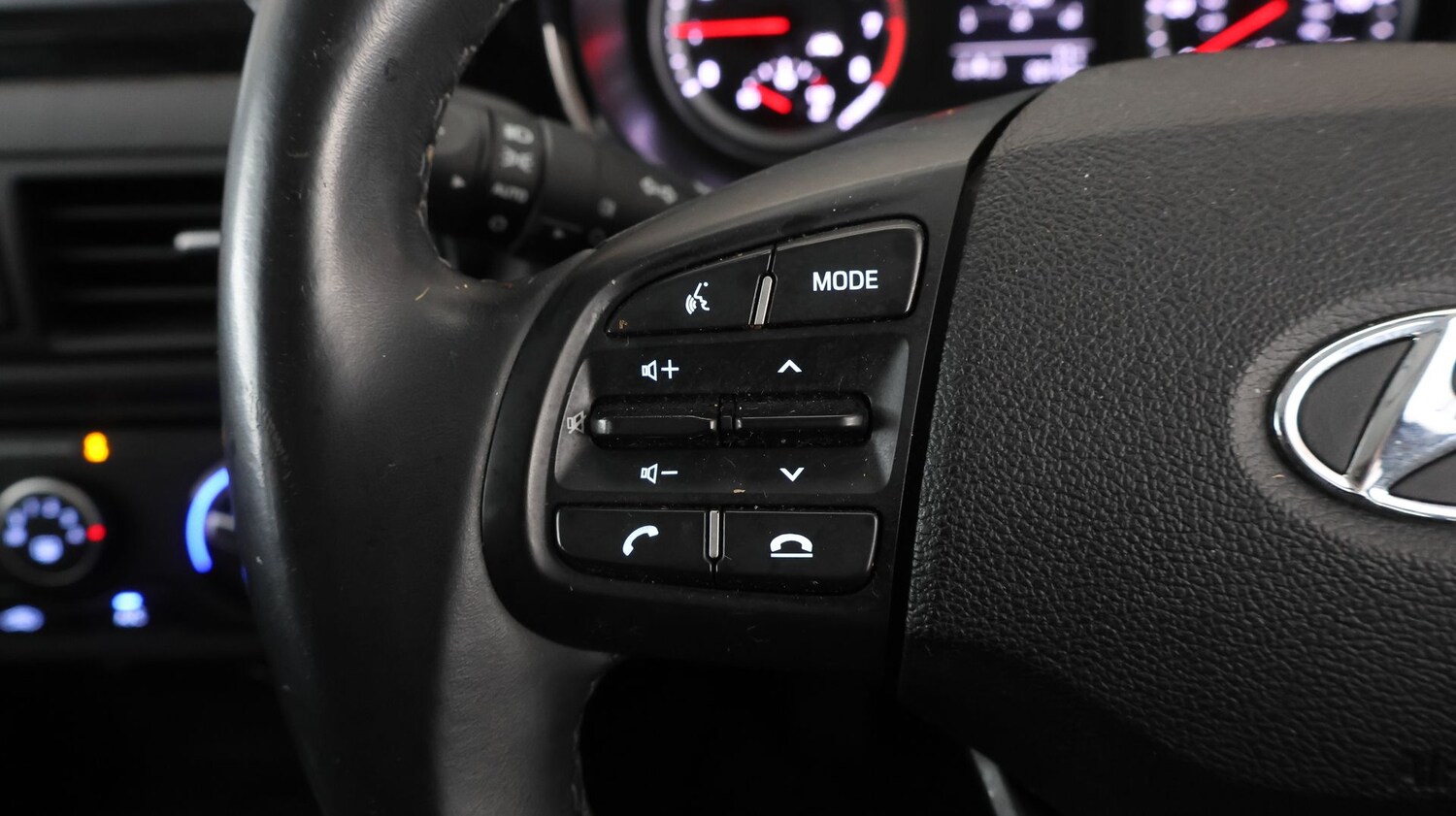 Used Hyundai i10 for sale - 77303393: Photo 21