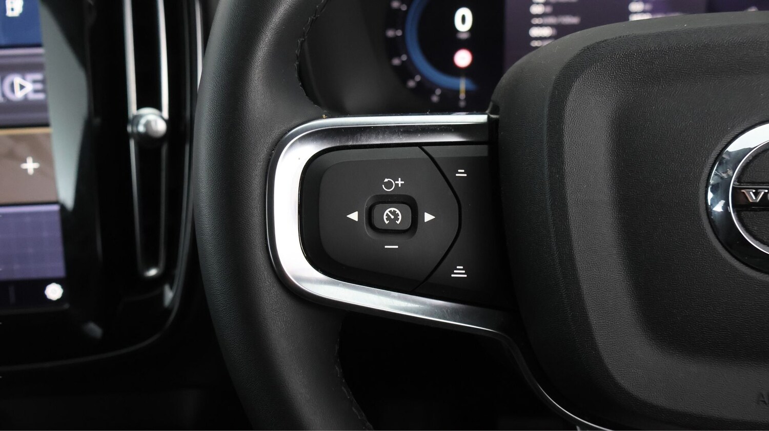 Used Volvo XC40 for sale - 77840067: Photo 21