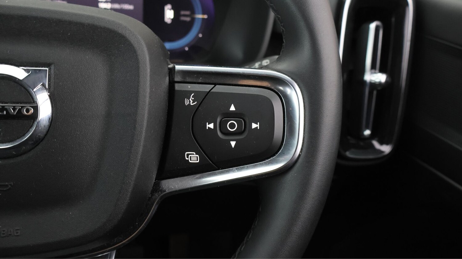 Used Volvo XC40 for sale - 77840067: Photo 22