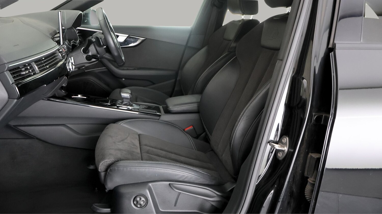 Used Audi A4 Avant 2020 for sale - 77364161: Photo 13