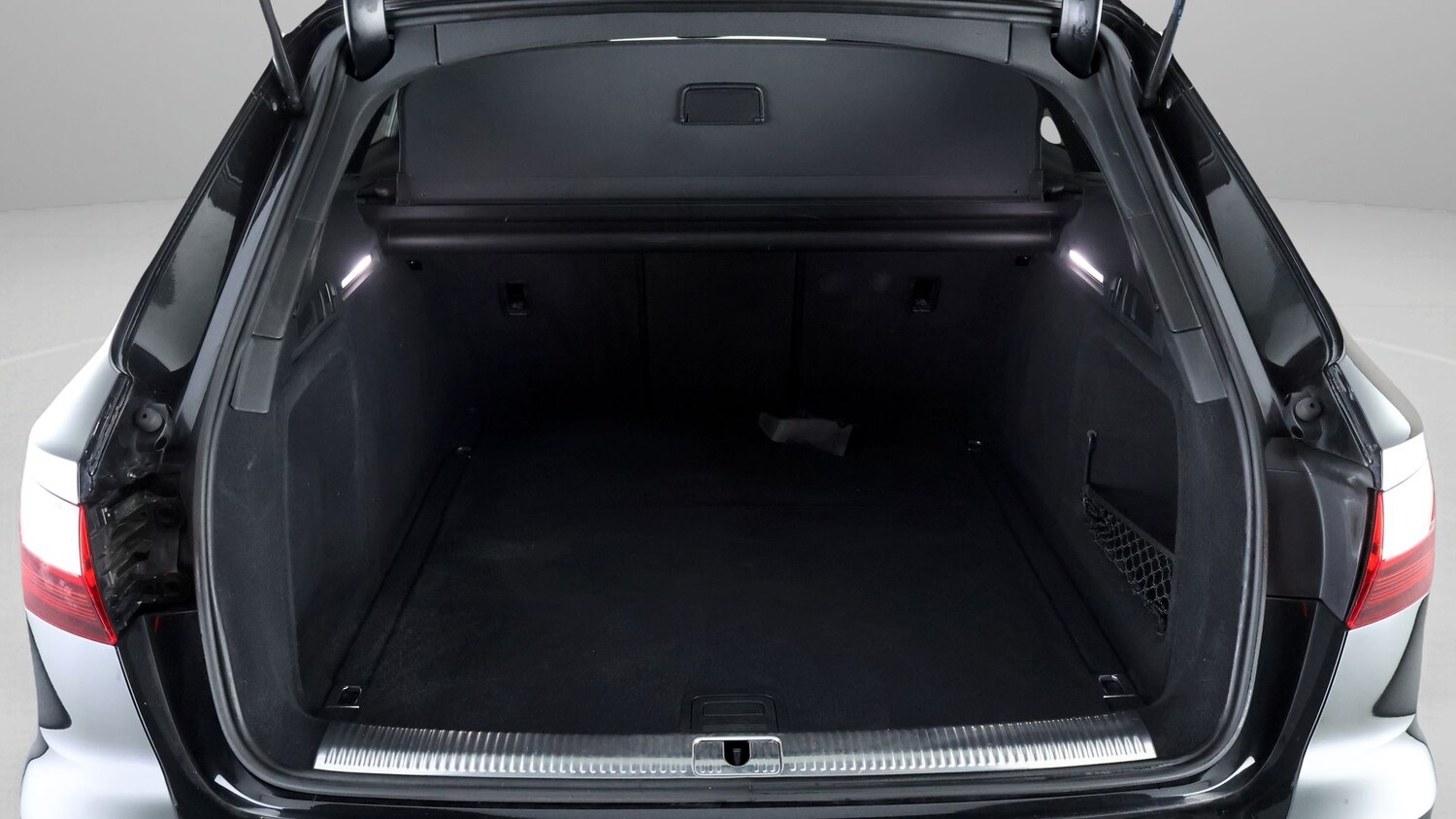 Used Audi A4 Avant 2020 for sale - 77364161: Photo 16