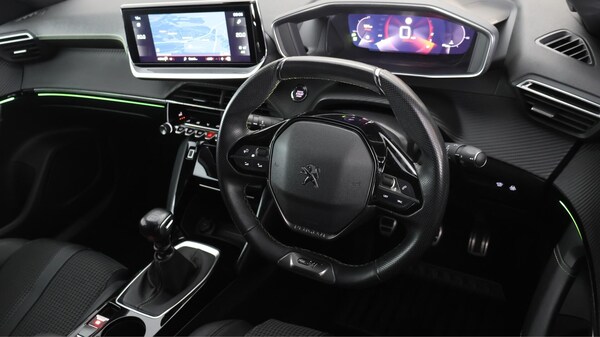 Used Peugeot 2008 2021 for sale - 76214000: Photo 10