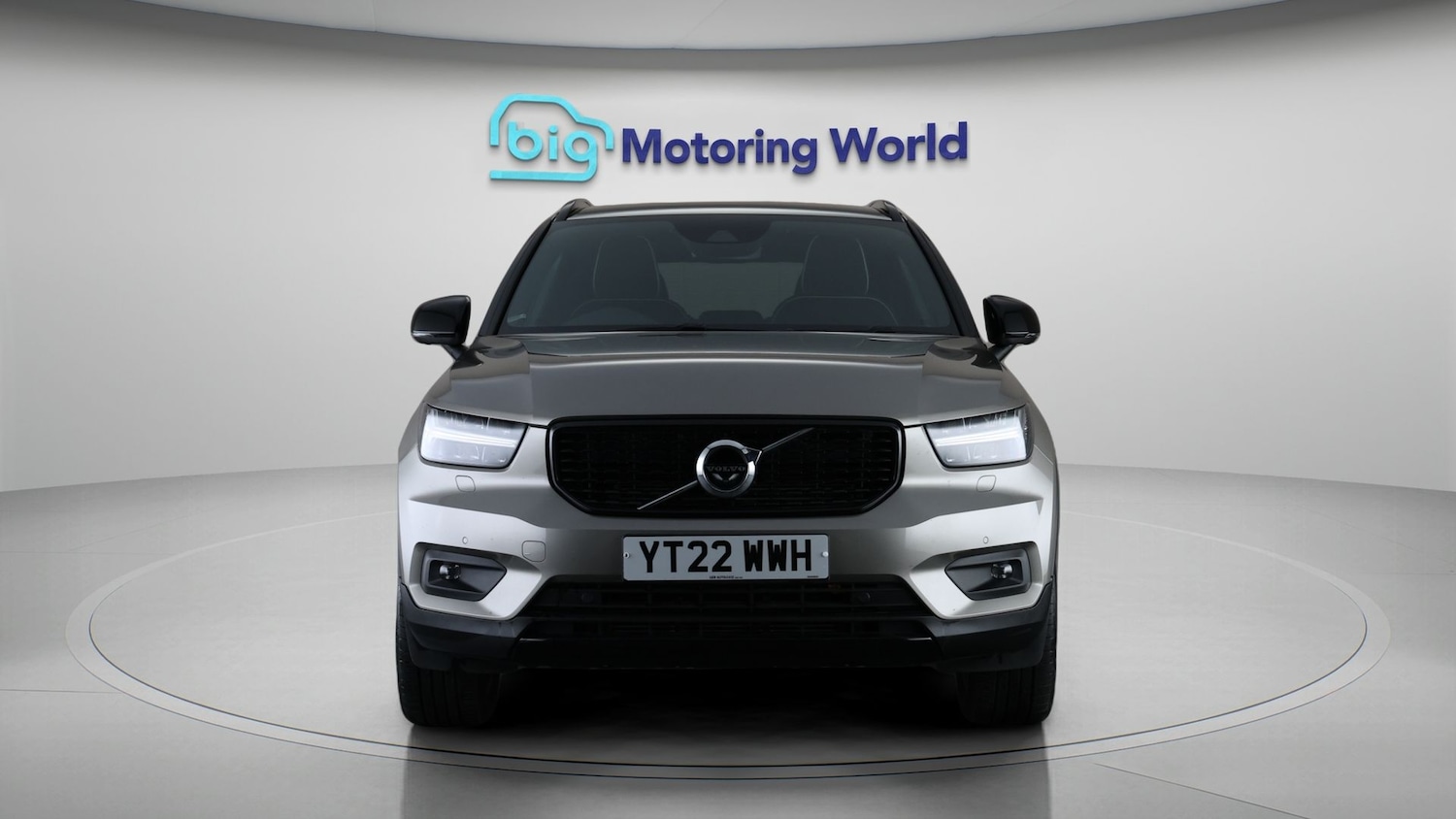 Used Volvo XC40 for sale - 78108943: Photo 2