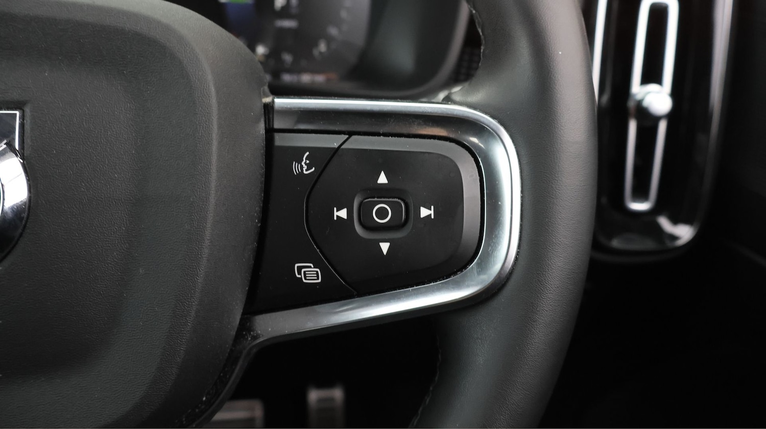 Used Volvo XC40 for sale - 78108943: Photo 23