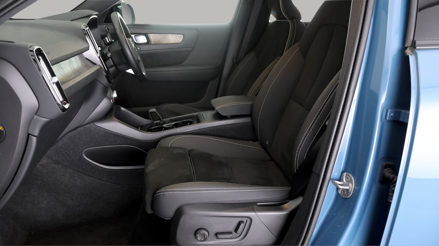 Used Volvo XC40 2022 for sale - 77636610: Photo 13