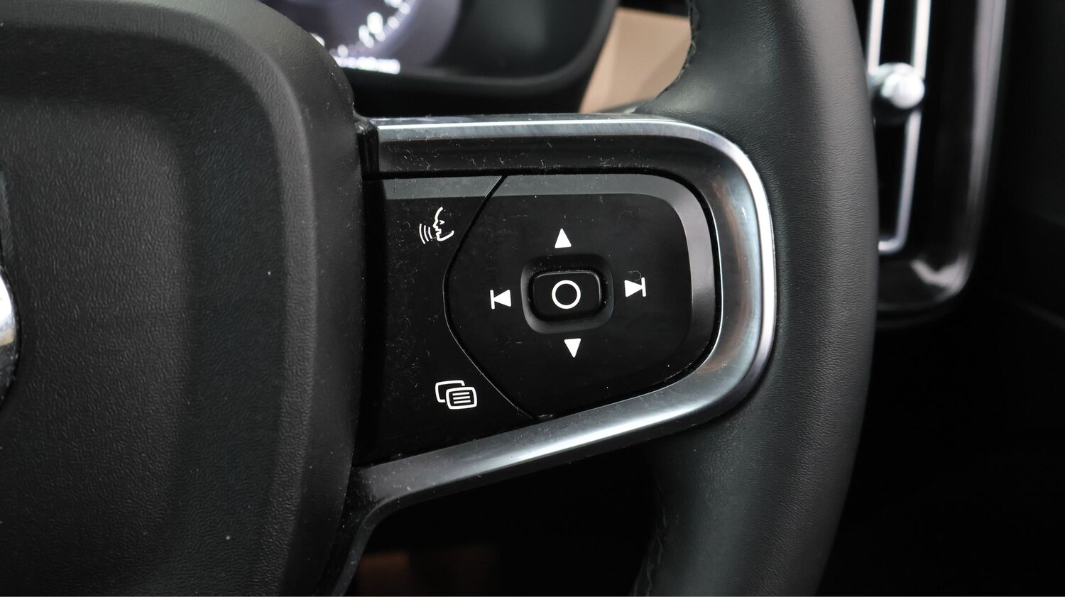 Used Volvo XC40 for sale - 77889677: Photo 23