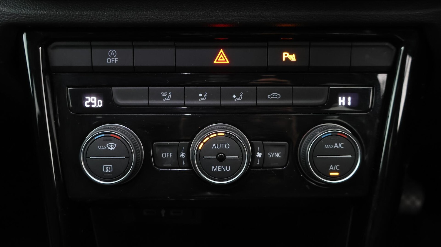 Used Volkswagen T-Roc for sale - 76727983: Photo 11