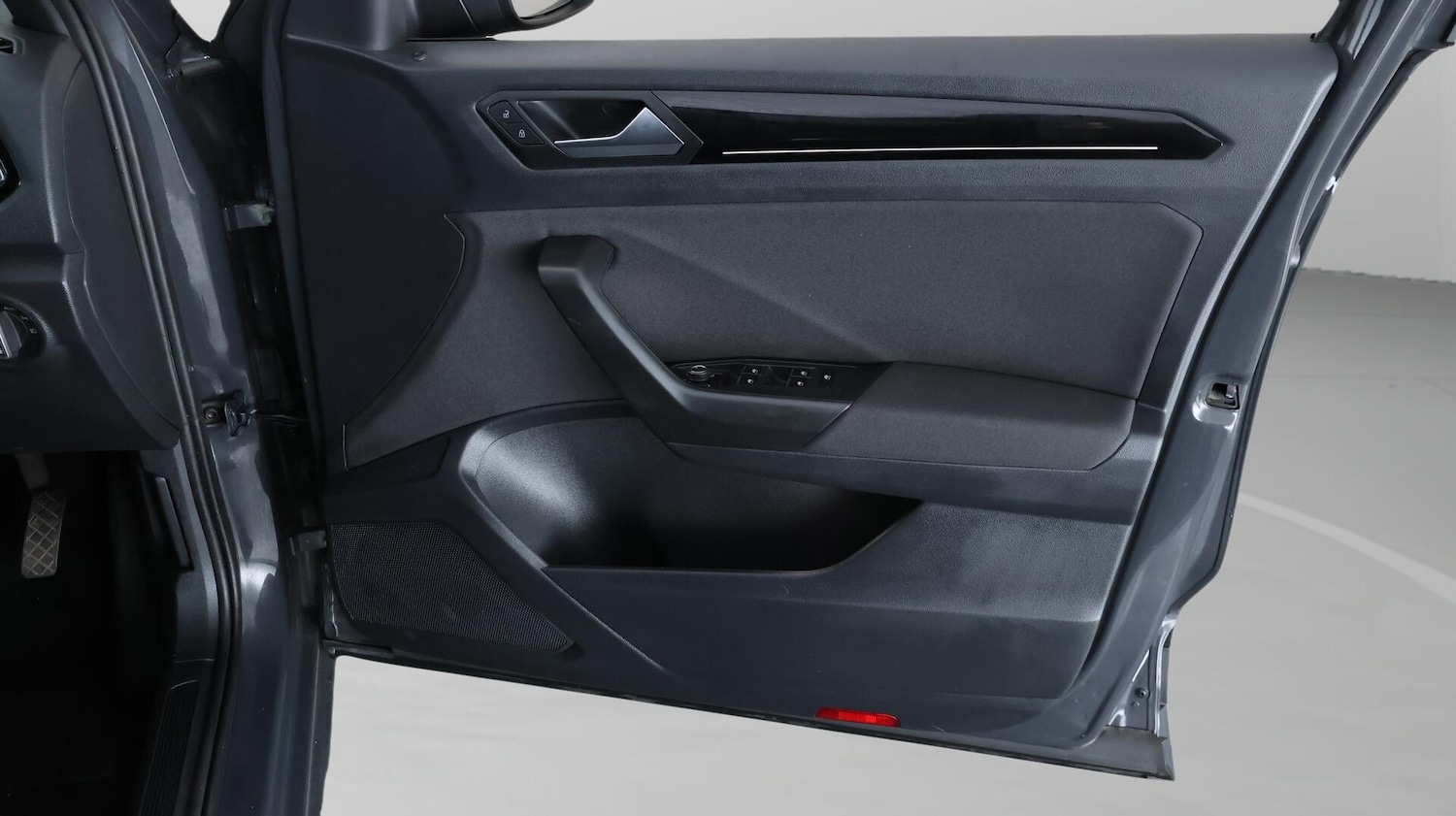 Used Volkswagen T-Roc for sale - 76727983: Photo 14