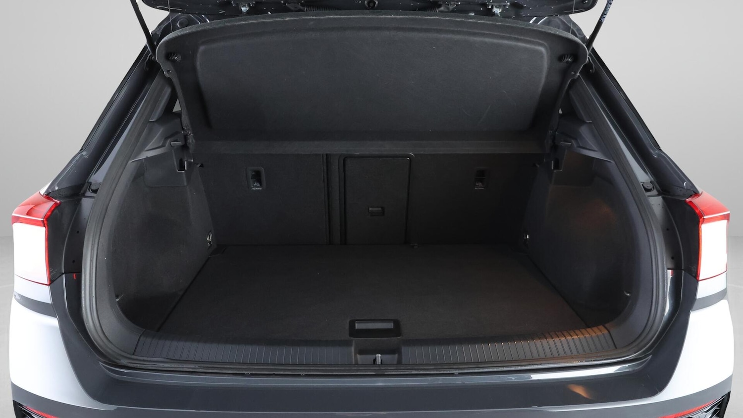 Used Volkswagen T-Roc for sale - 76727983: Photo 16