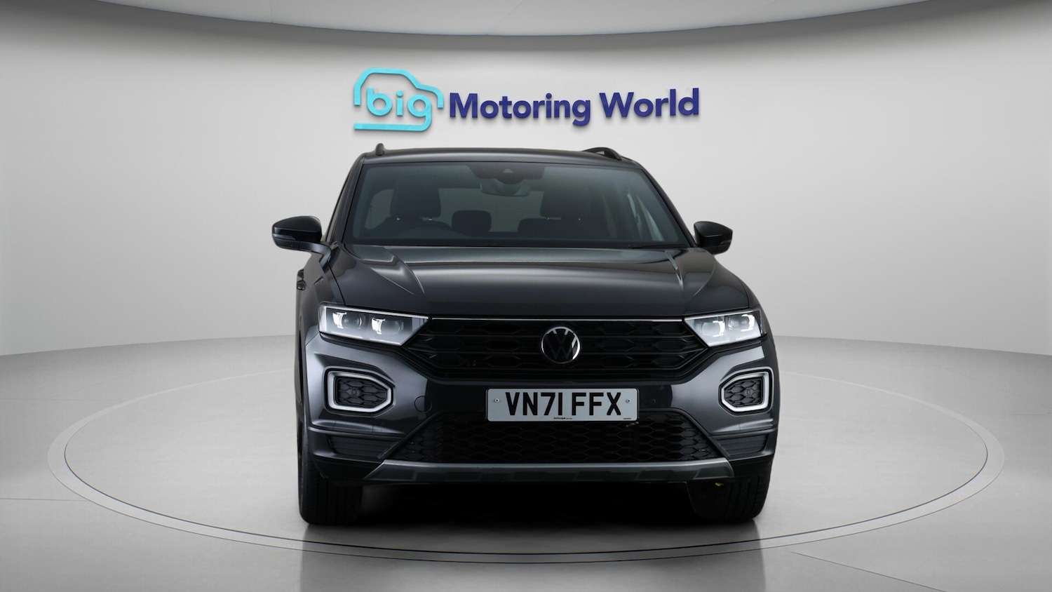 Used Volkswagen T-Roc for sale - 76727983: Photo 2